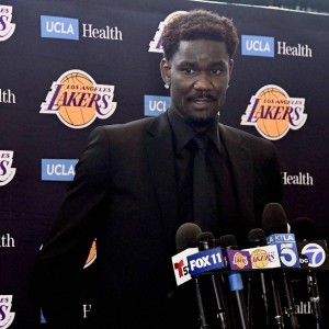 畅想未来！联手詹姆斯东契奇 艾顿在湖人的最佳表现会是怎样的？